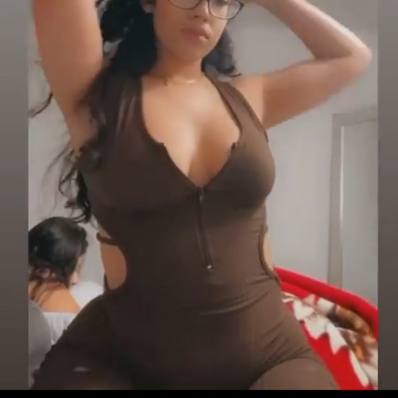 Cut out jumpsuit - Picture 3 of 5